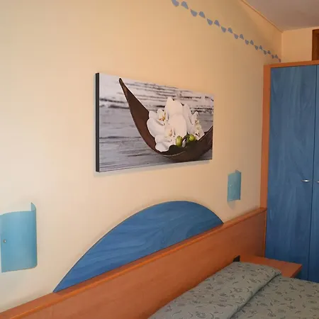 斯密拉尔多酒店 布雷佐内加尔达