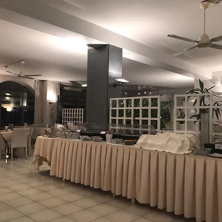 斯密拉尔多酒店