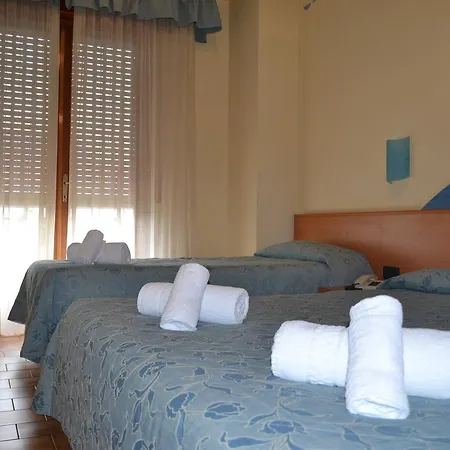 斯密拉尔多酒店 布雷佐内加尔达